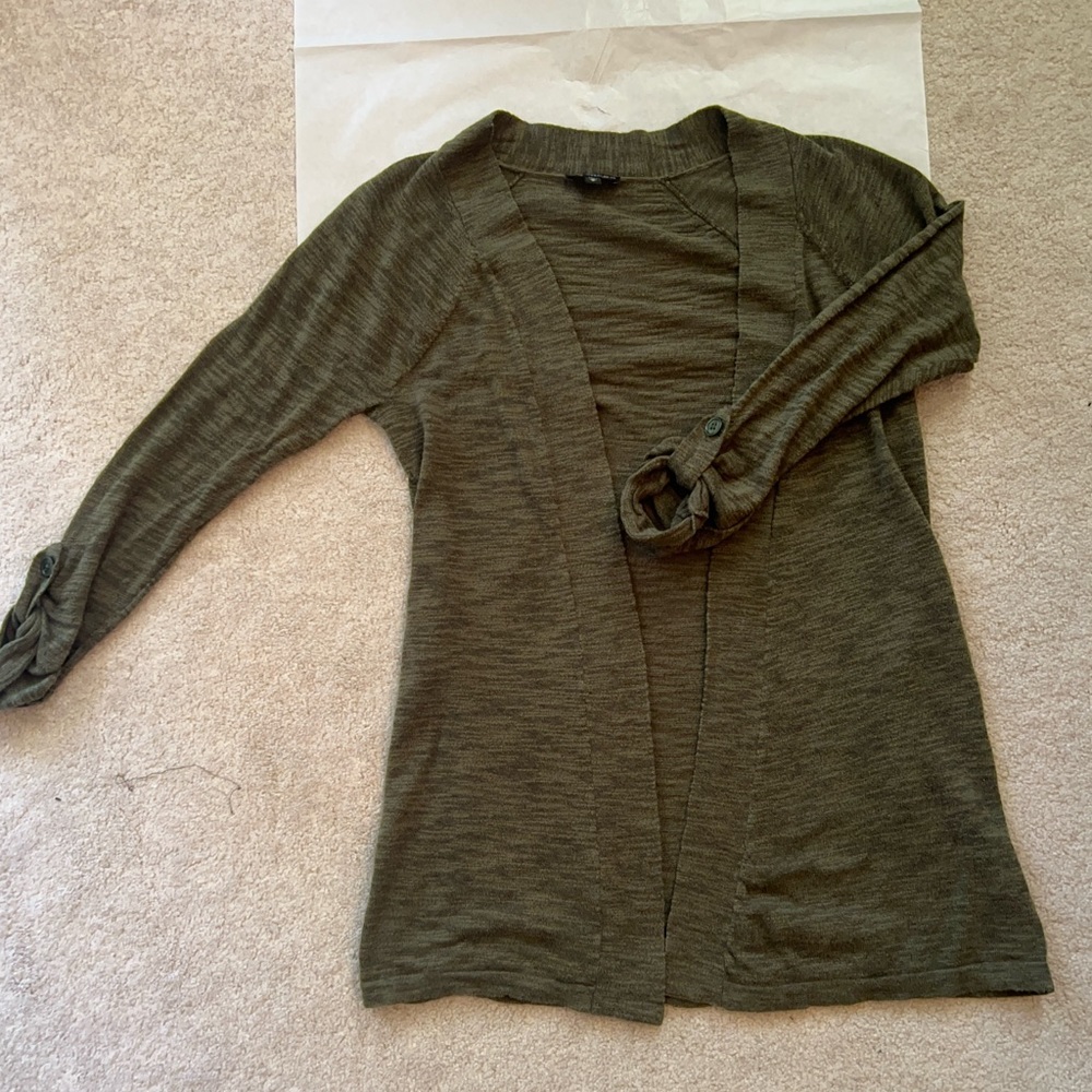 EXPRESS, Size Medium, Lightweight, Arm Green Sweater. FREE SHIPPING
